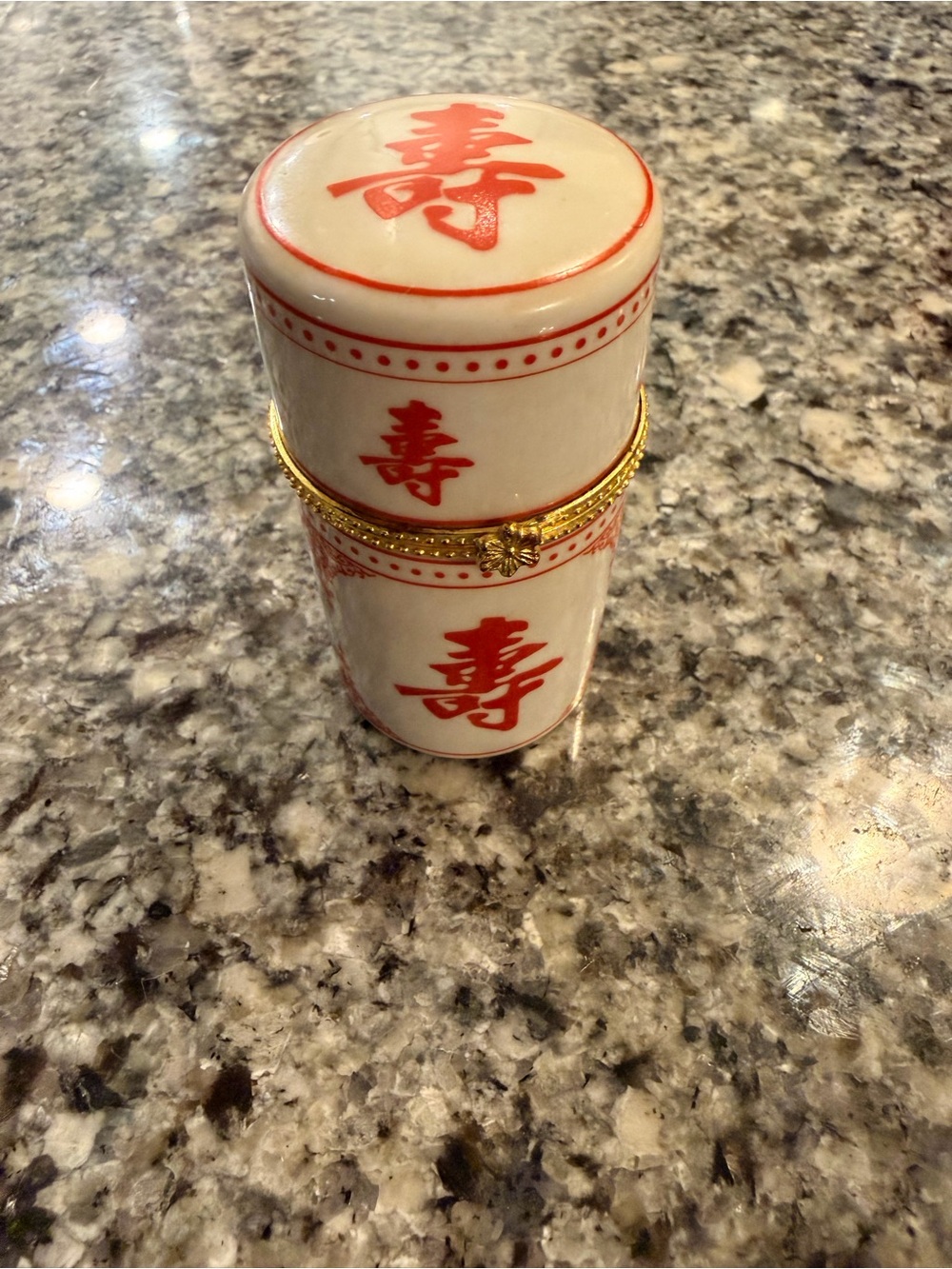 Vintage Yiwei Chinese Porcelain Trinket Box Red Shou Longevity Symbol Hinged YW